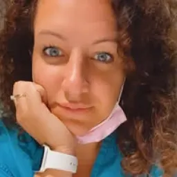 מייקה המיילדת